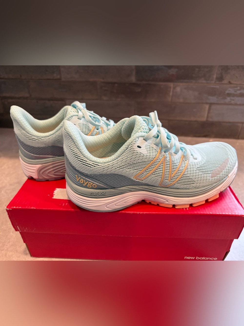 New Balance Vaygo Women's Mint and Pale Yellow Athletic Shoes size 6.5